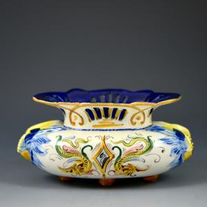 Giardiniera traforata con decoro a grottesche <br>Società Ceramica di Colonnata <br>Sesto Fiorentino (Firenze), fine del sec. XIX - inizio del sec. XX